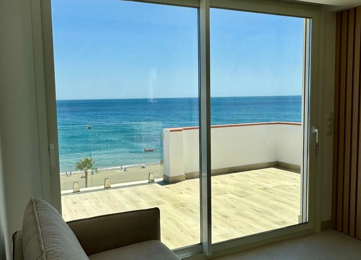 Sunnypalms - Beachfront Penthouse With Stunning Sea View 埃斯特波纳