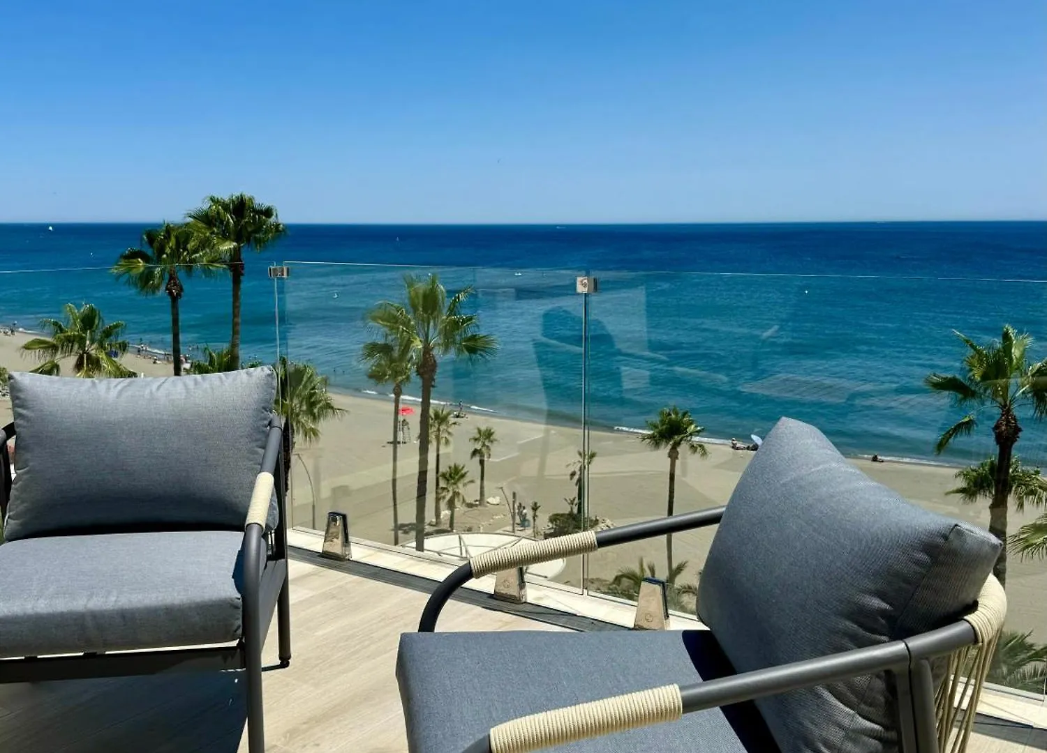 Sunnypalms - Beachfront Penthouse With Stunning Sea View 埃斯特波纳 公寓