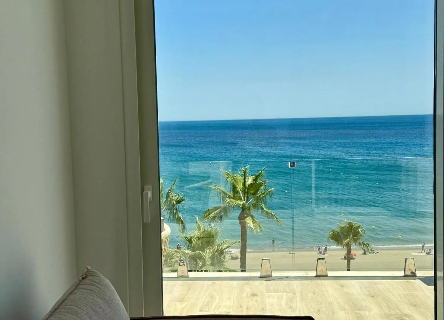 Sunnypalms - Beachfront Penthouse With Stunning Sea View 埃斯特波纳
