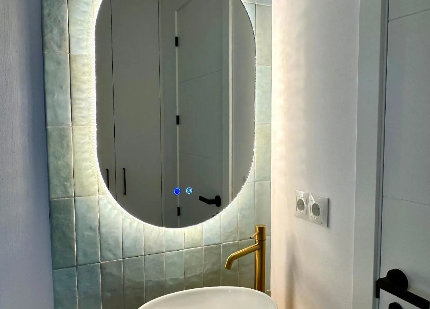 公寓 Sunnypalms - Beachfront Penthouse With Stunning Sea View 埃斯特波纳 西班牙